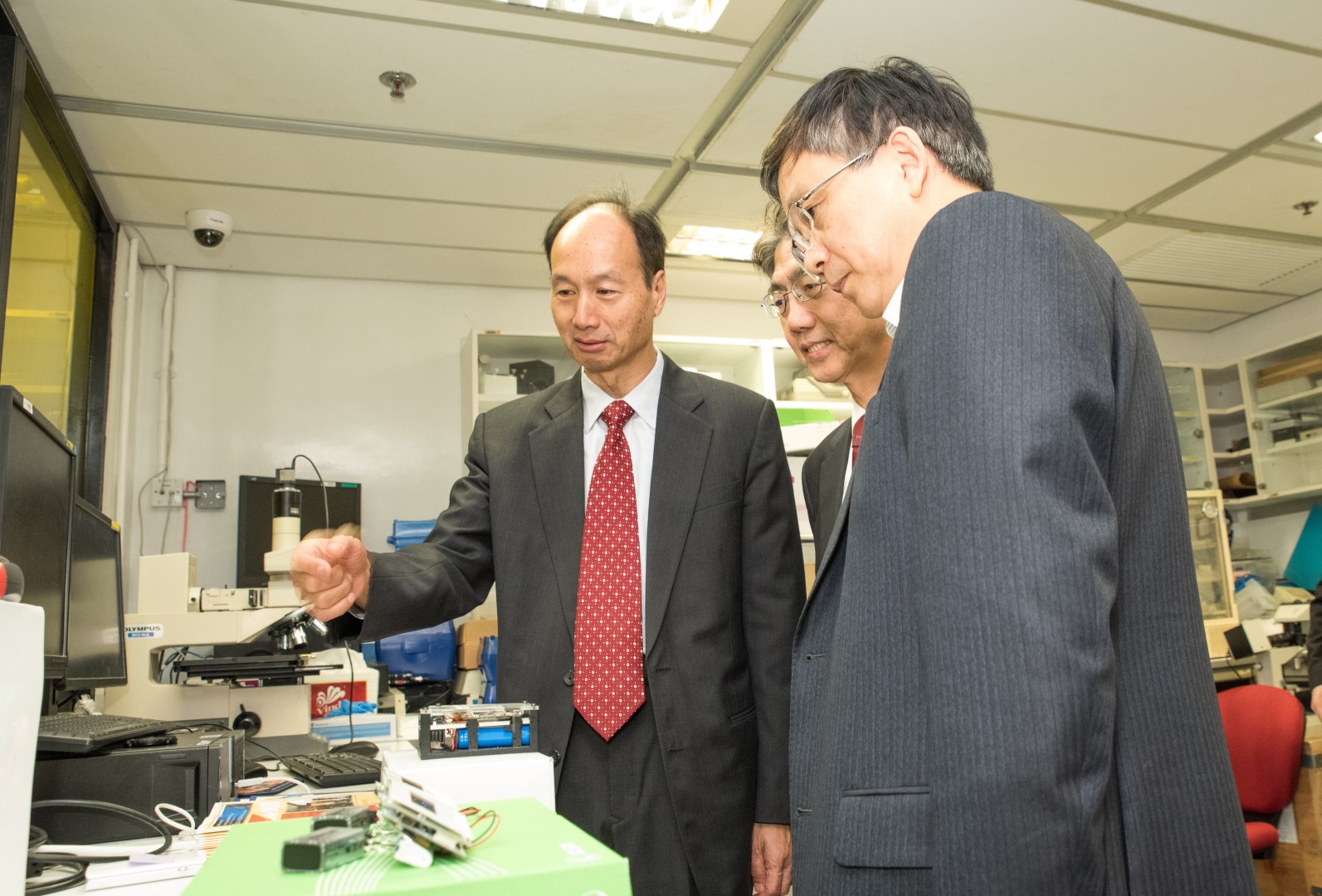 Visit of Dr. Jianguo Hou, Ministry of Science and Technology of the People's Republic of China