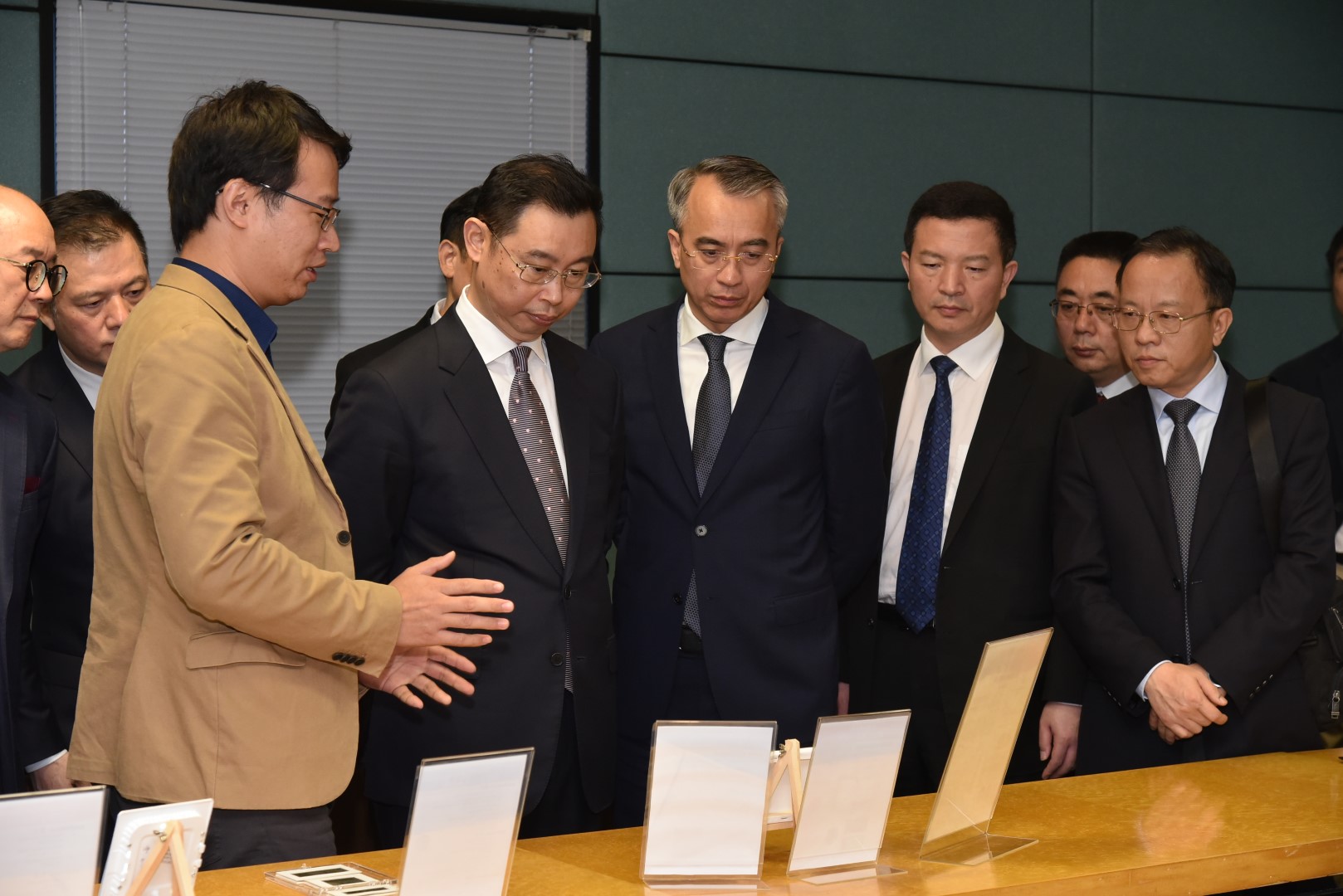 广州市市长温国辉率团访问香港科技大学