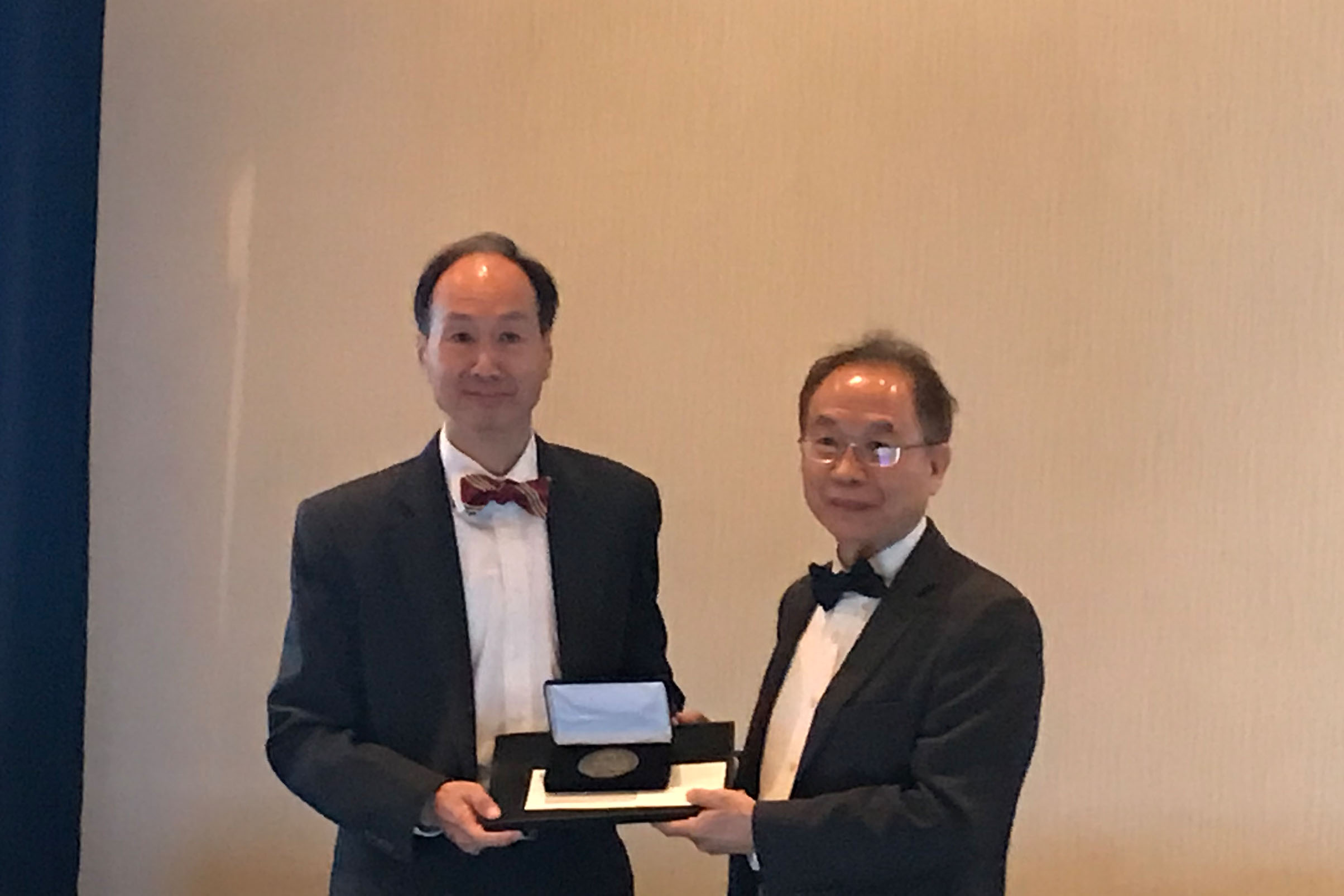 Prof. Hoi-Sing Kwok Reaps Prestigious Prize for Contributions to LCD Science and Technology