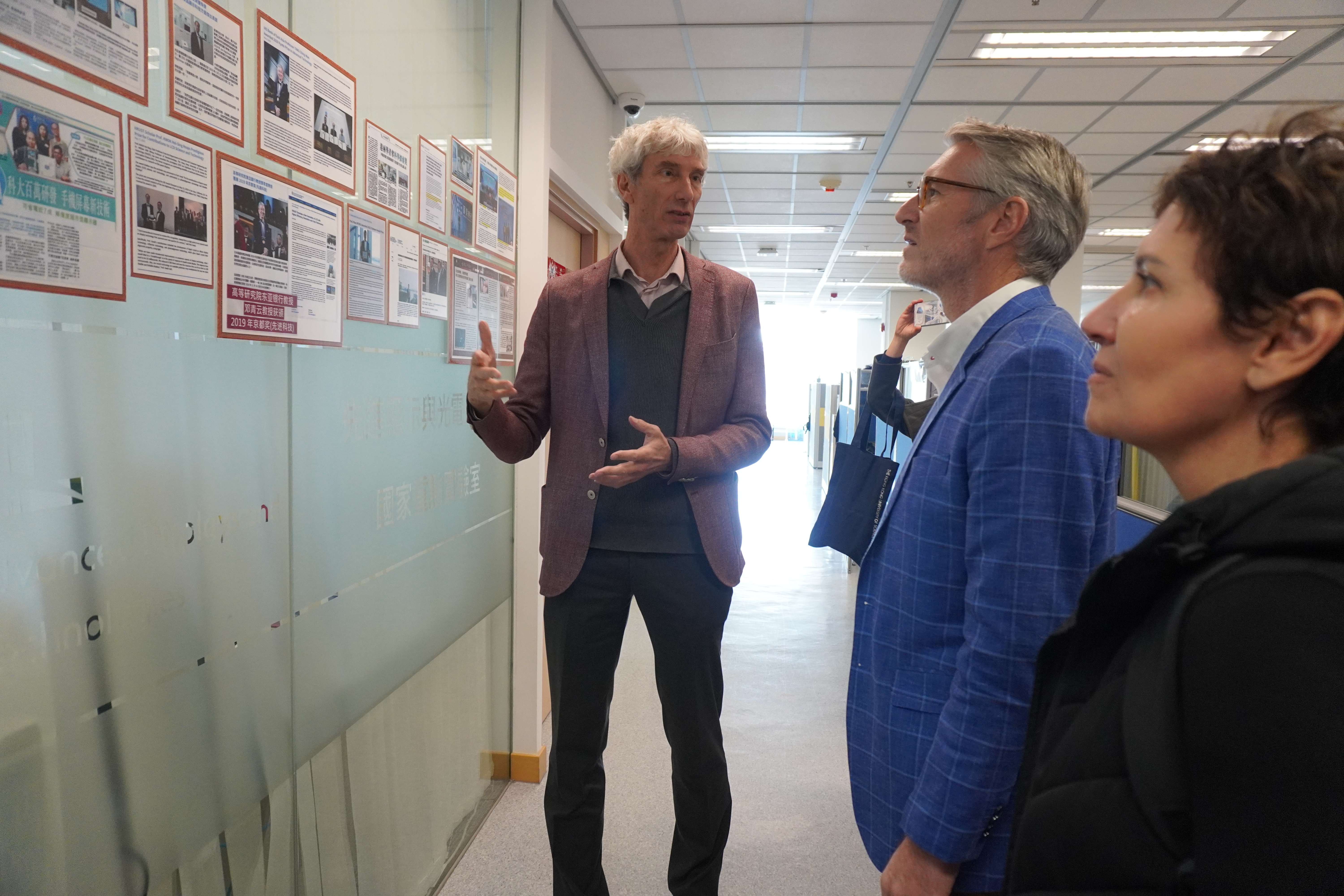 Mr. Daniel FREIHOFER and Consul General of Switzerland