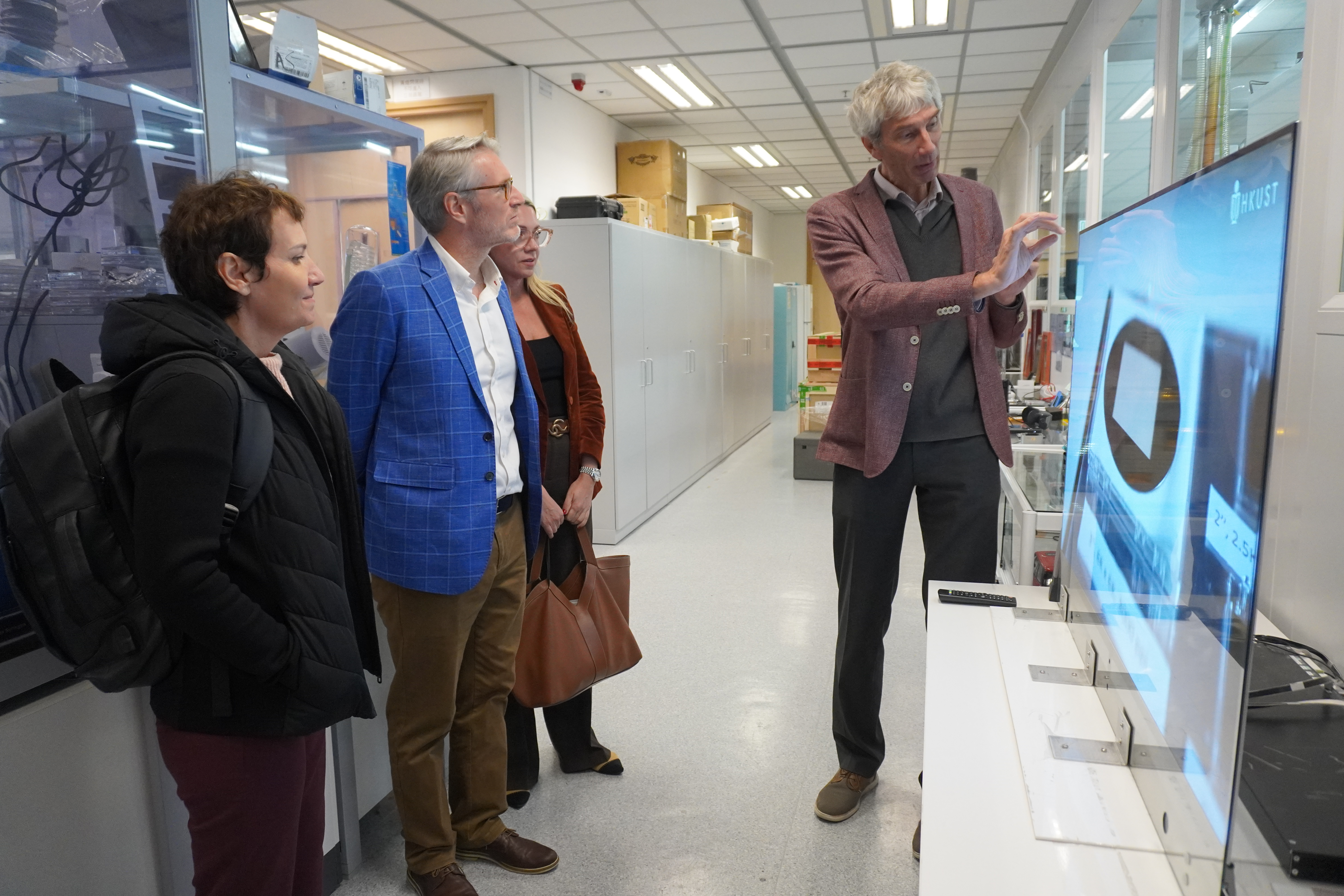 Mr. Daniel FREIHOFER and Consul General of Switzerland