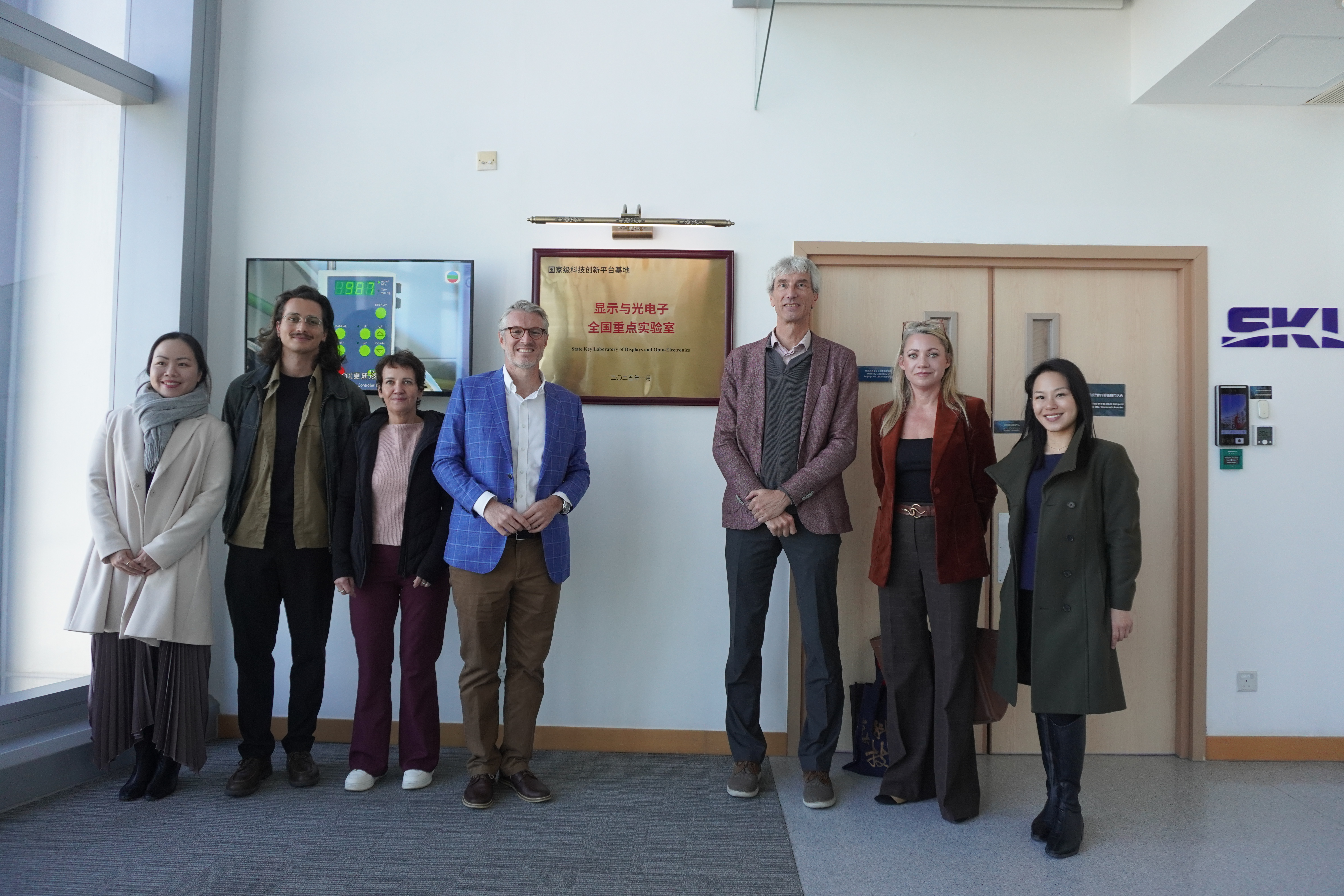 Mr. Daniel FREIHOFER and Consul General of Switzerland