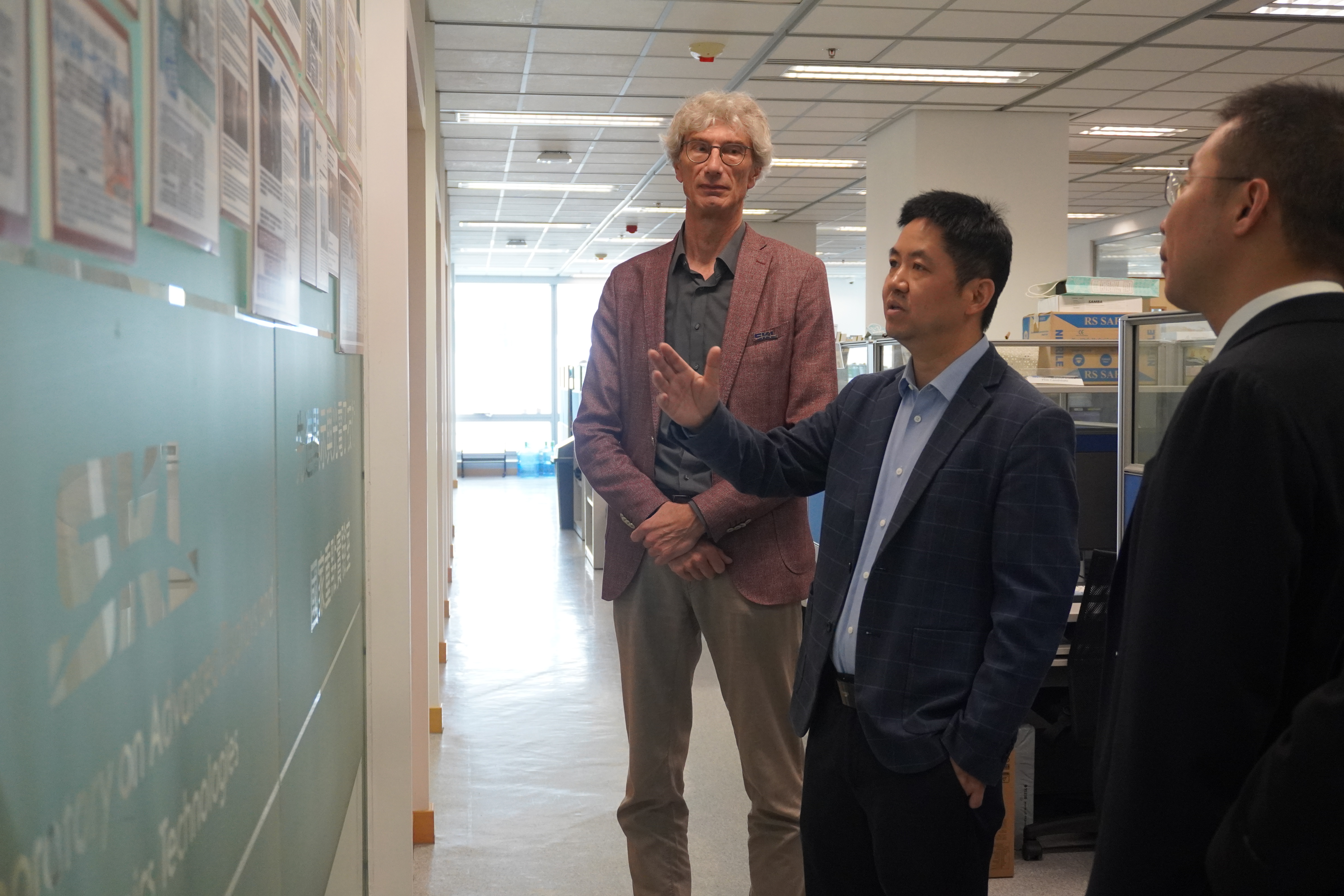  Hubei Province and Huazhong University of Science and Technology